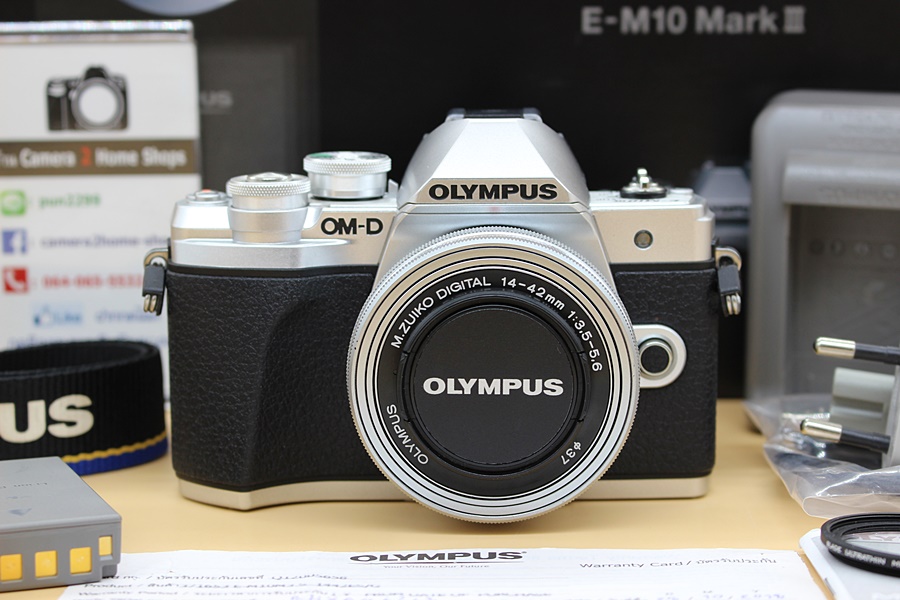 ขาย Olympus OMD EM10 III + lens 14-42mm (สีเงิน) สภาพสวย อดีตเครื่องศูนย์ ชัตเตอร์ 3,887 รูป อุปกรณ์ครบกล่อง แถมเคสหนังและFilter  อุปกรณ์และรายละเอียดของสิ